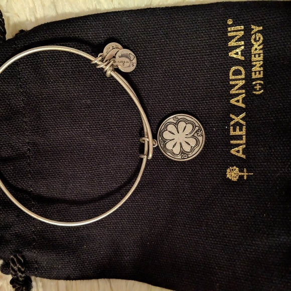⭐ HP x1 ⭐ Alex and Ani Four Leaf Clover Bracelet - Picture 5 of 5